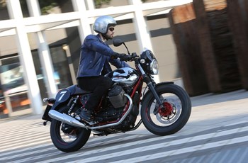 Moto Guzzi V7 II Racer 2017 - Bild 11