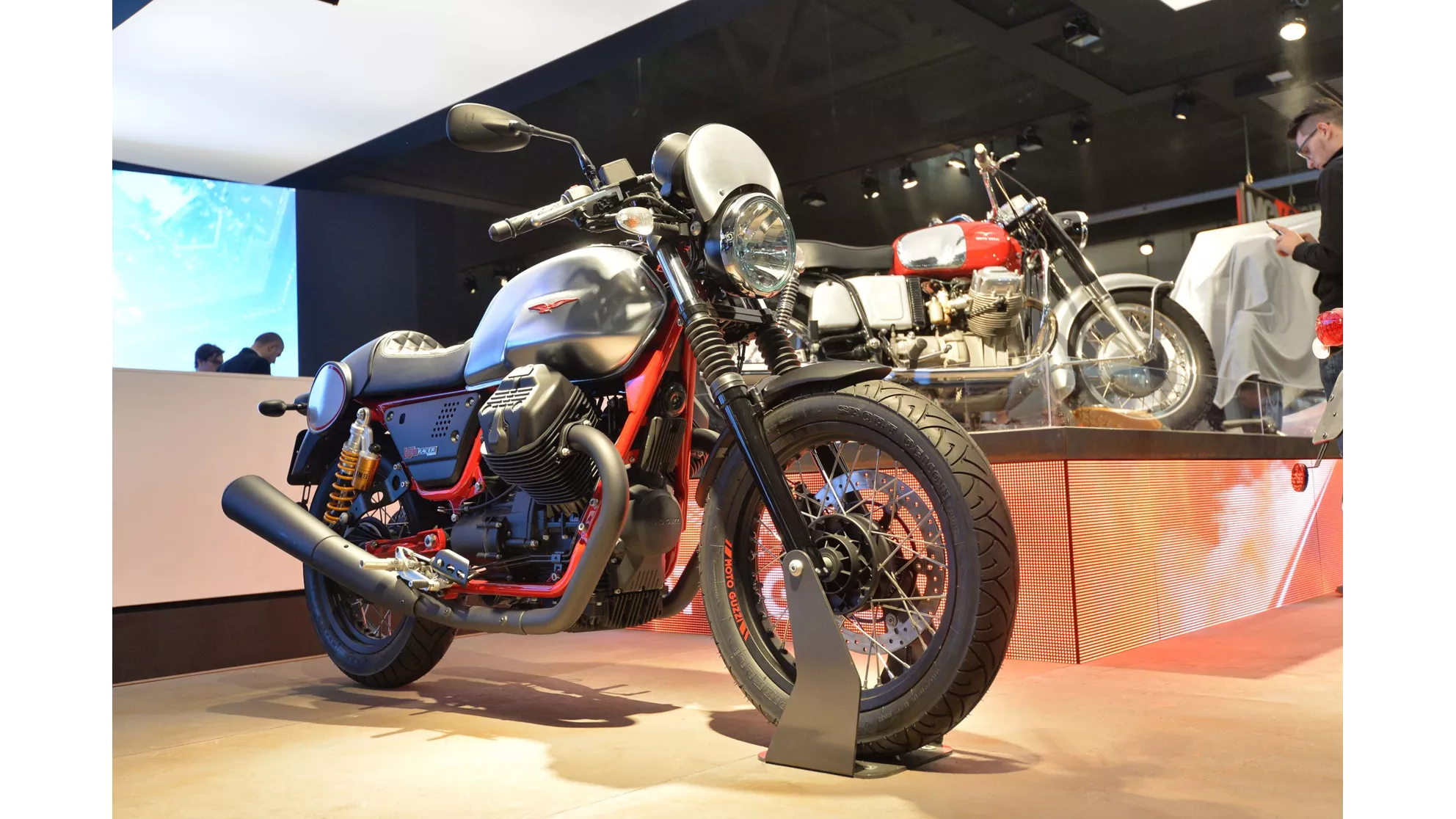 Moto Guzzi V7 III Racer - Image 2 Moto Guzzi V7 III Racer - Image 2