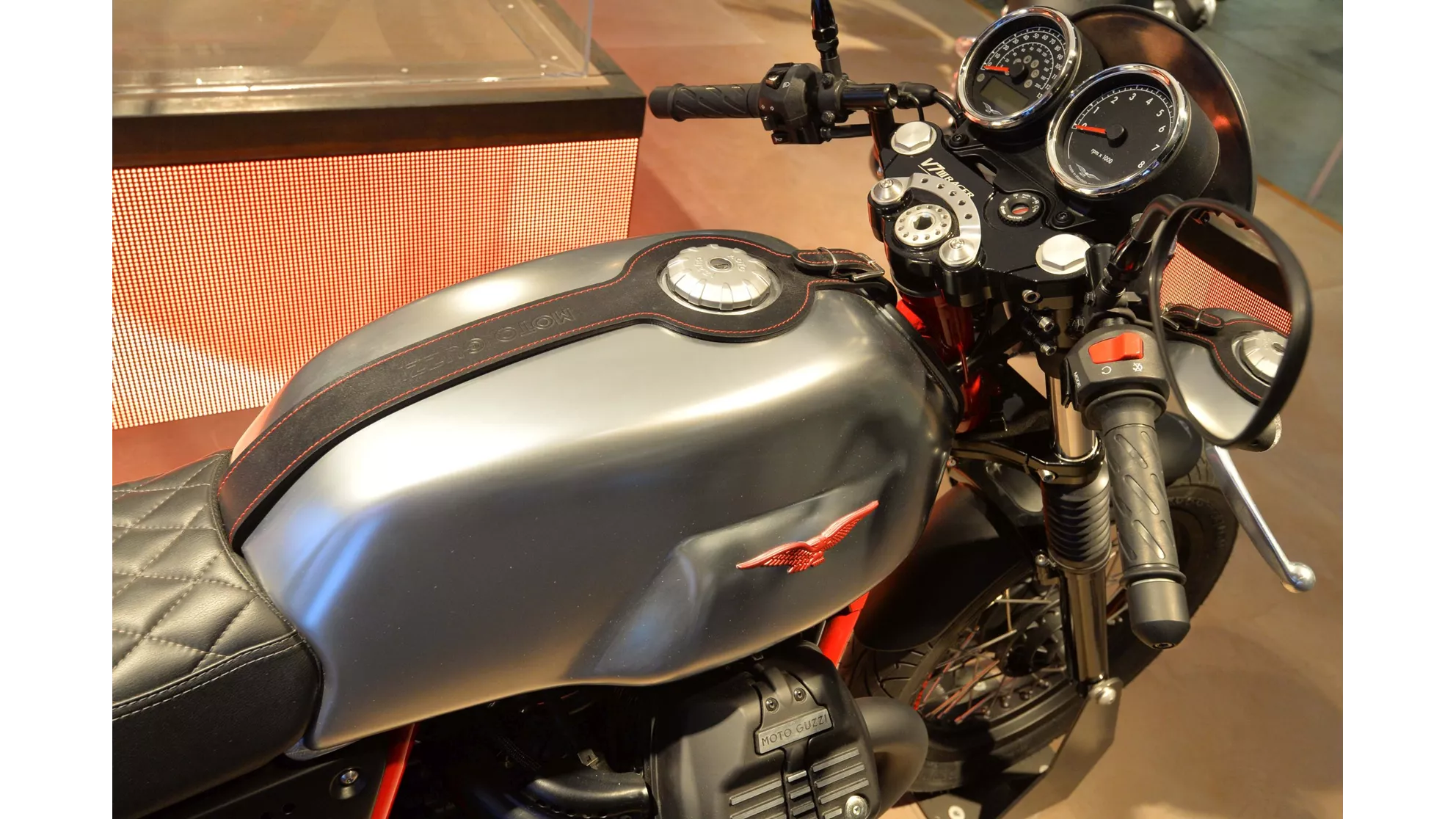 Moto Guzzi V7 III Racer - Image 3 Moto Guzzi V7 III Racer - Image 3