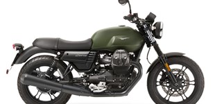 Kawasaki W800 Street 2019 vs Moto Guzzi V7 III Stone 2017