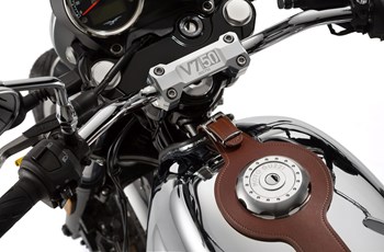 Moto Guzzi V7 III Anniversario 2017 - Bild 5