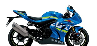 Yamaha R1 2015 vs Suzuki GSX-R 1000 R 2017