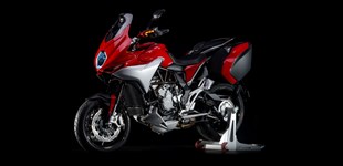 Aprilia Caponord 1200 ABS Travelpack 2015 vs MV Agusta Turismo Veloce 800 Lusso 2017