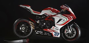 MV Agusta F3 675 RC 2016 vs MV Agusta F3 675 RC 2017
