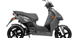 Govecs GO! S1.3 2017 vs Ducati Panigale V4 Superleggera 2023