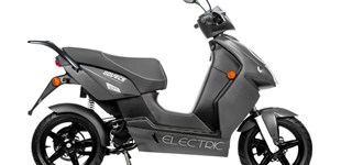 Peugeot Django 50 4T Sport 2024 vs Govecs GO! S3.4 2017