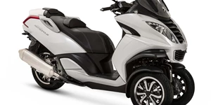 Peugeot Metropolis 400 2017 vs Kymco CV3 550i ABS 2025 Peugeot Metropolis 400 2017 vs Kymco CV3 550i ABS 2025