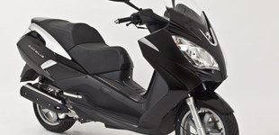 Peugeot Vogue 2T 50 2017 vs Peugeot Satelis 2 125 Executive 2017