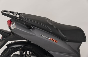 Peugeot Tweet 125 RS 2017 - Bild 4