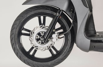 Peugeot Tweet 125 RS 2017 - Bild 7