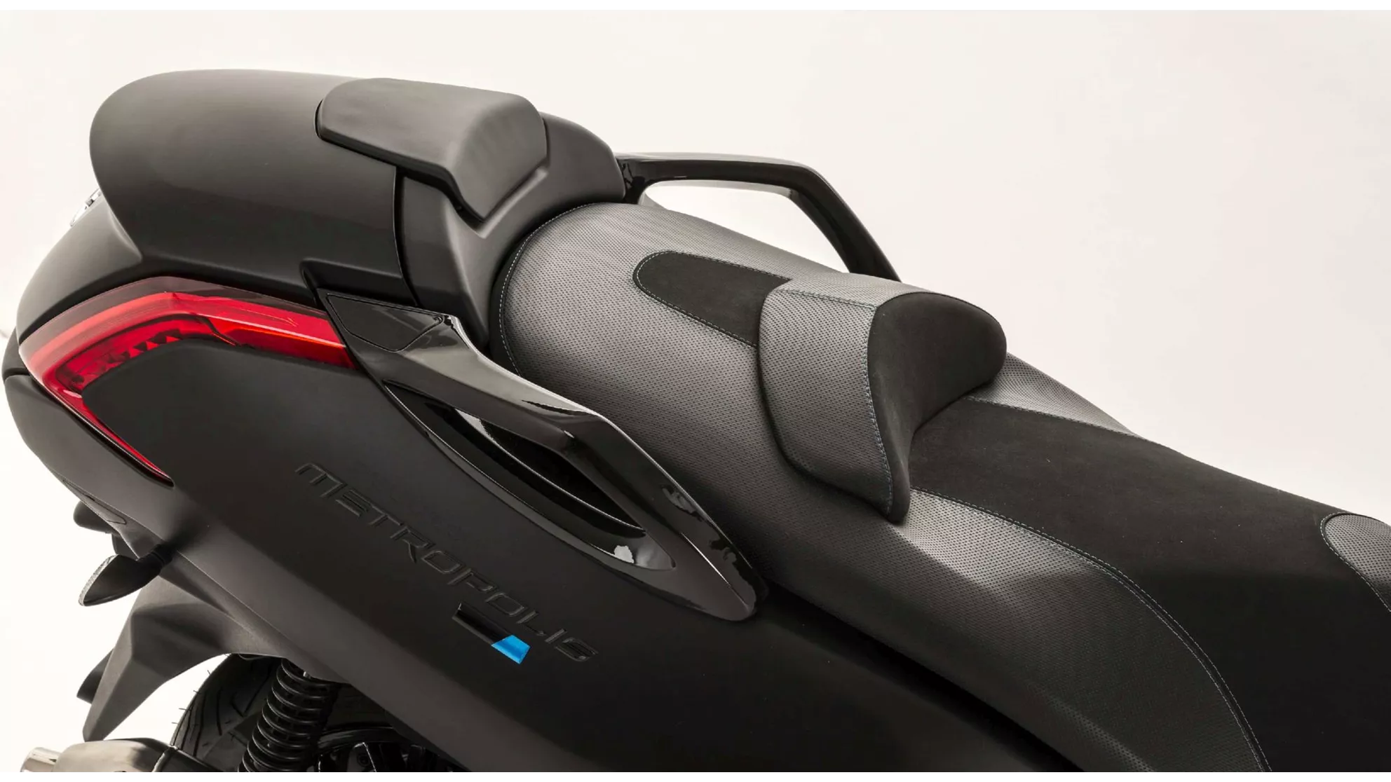 Peugeot Metropolis 400 Blue Line - Image 8 Peugeot Metropolis 400 Blue Line - Image 8