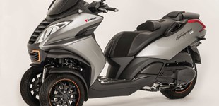 Piaggio MP3 500 Sport Advanced 2021 vs Peugeot Metropolis 400 D-air 2017