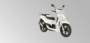 Peugeot Professionals Tweet 125 Pro 2017 vs Suzuki Address 110 2021