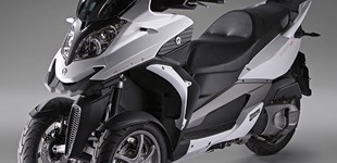 Piaggio MP3 300 i.e.Yourban LT 2011 vs Quadro Vehicles Quadro 3 2017