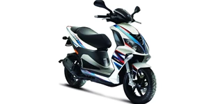 Piaggio NRG Power 50 DD 2T 2017 vs Piaggio NRG Power 50 DT 2T 2009 Piaggio NRG Power 50 DD 2T 2017 vs Piaggio NRG Power 50 DT 2T 2009