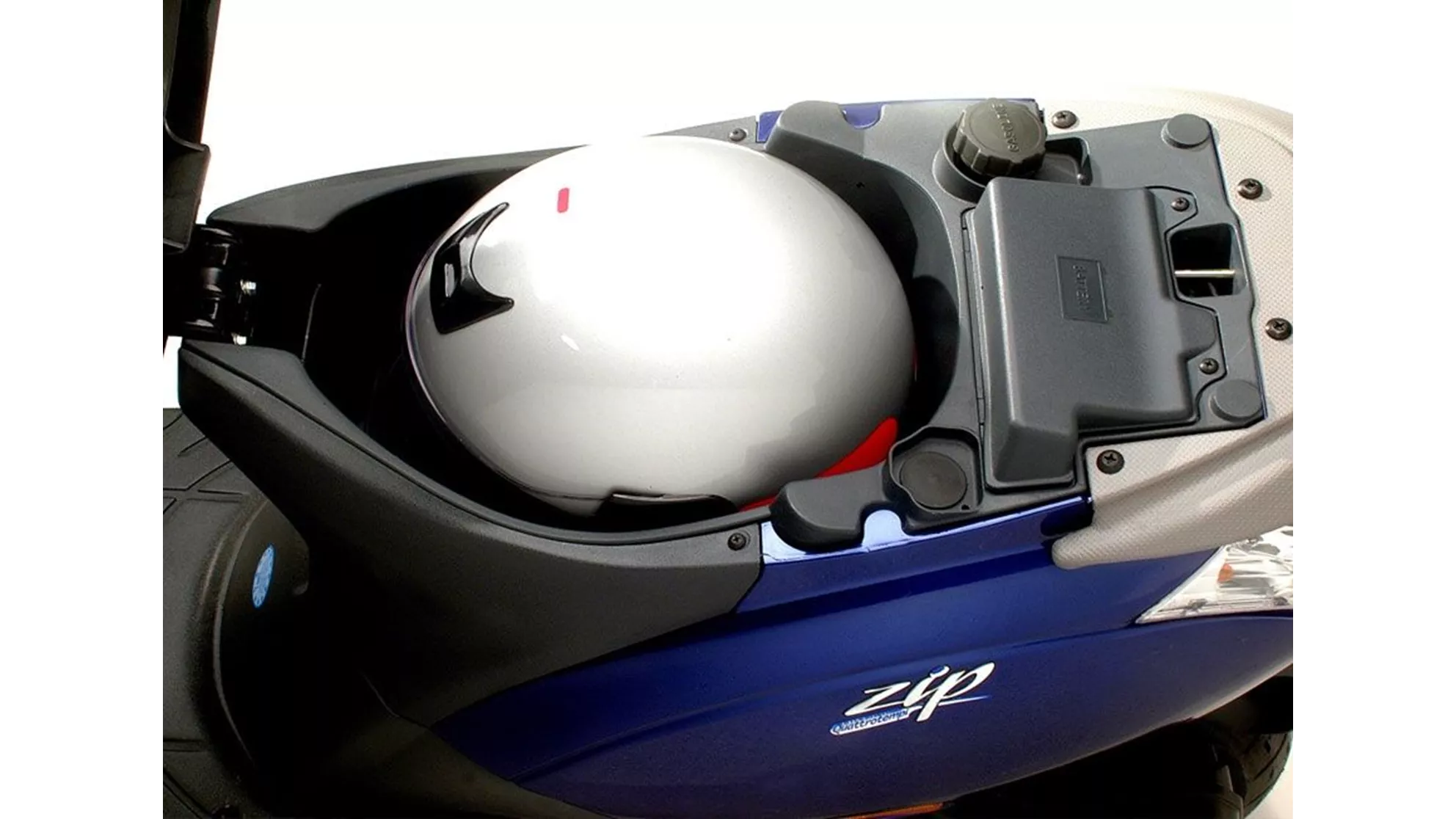 Piaggio Zip 50 2T - Image 3 Piaggio Zip 50 2T - Image 3