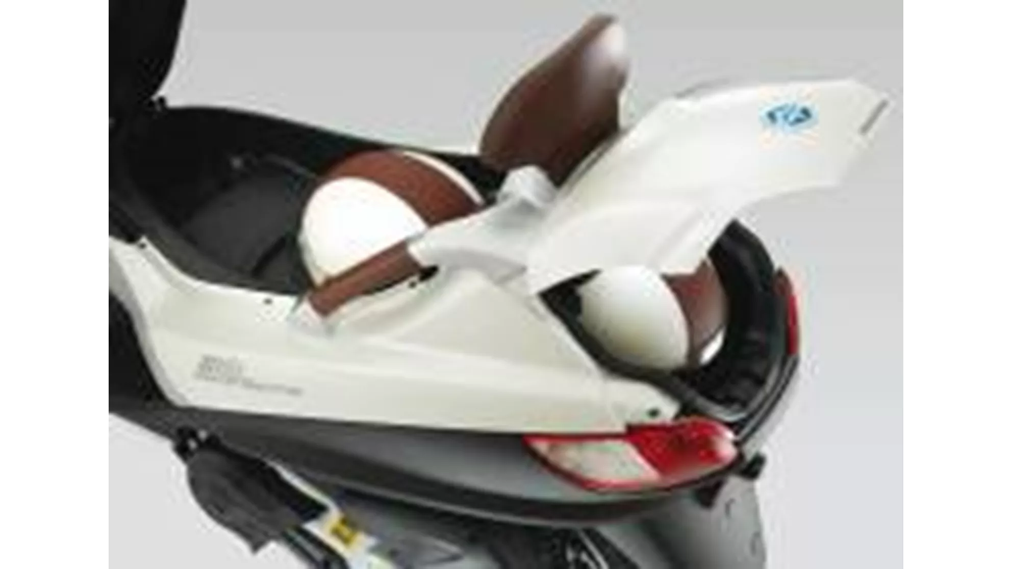 Piaggio MP3 500ie LT Business - Image 5 Piaggio MP3 500ie LT Business - Image 5