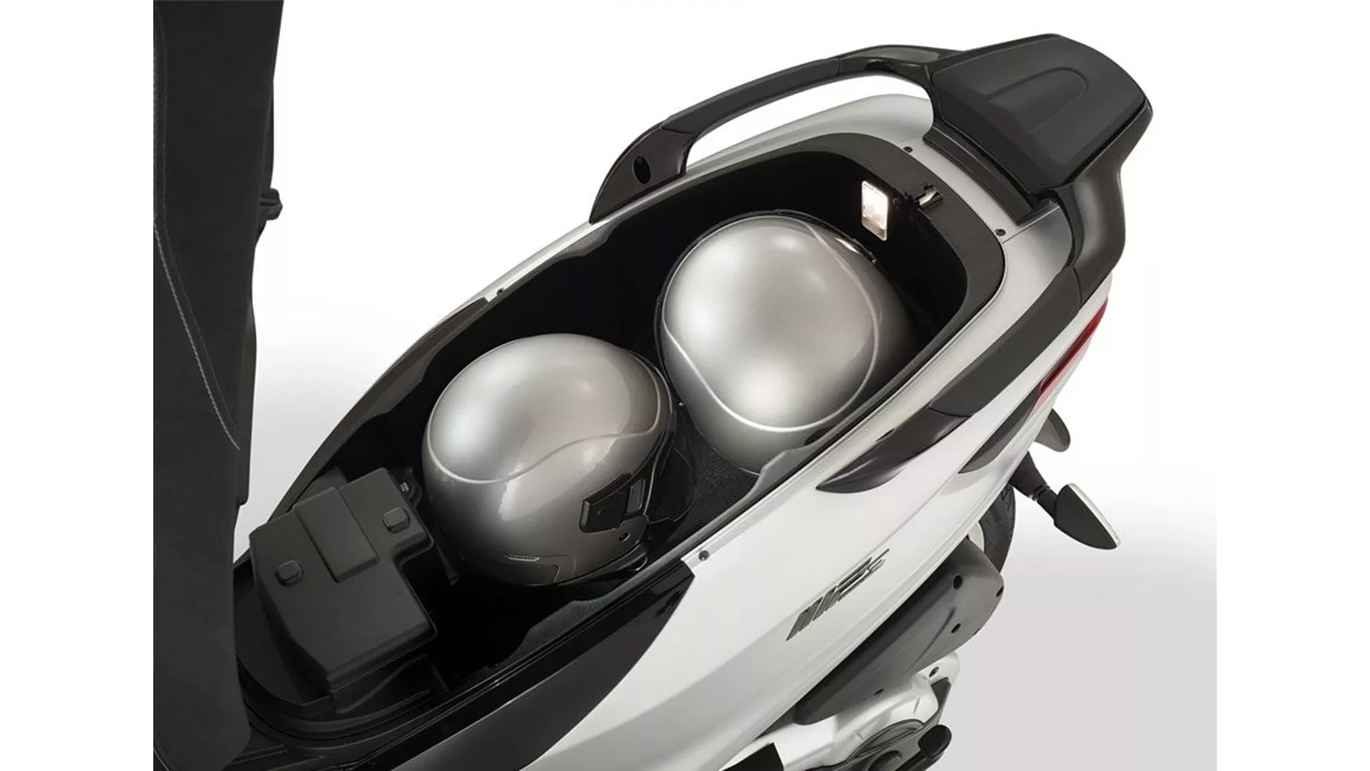 Piaggio MP3 500ie LT Sport - Image 12 Piaggio MP3 500ie LT Sport - Image 12