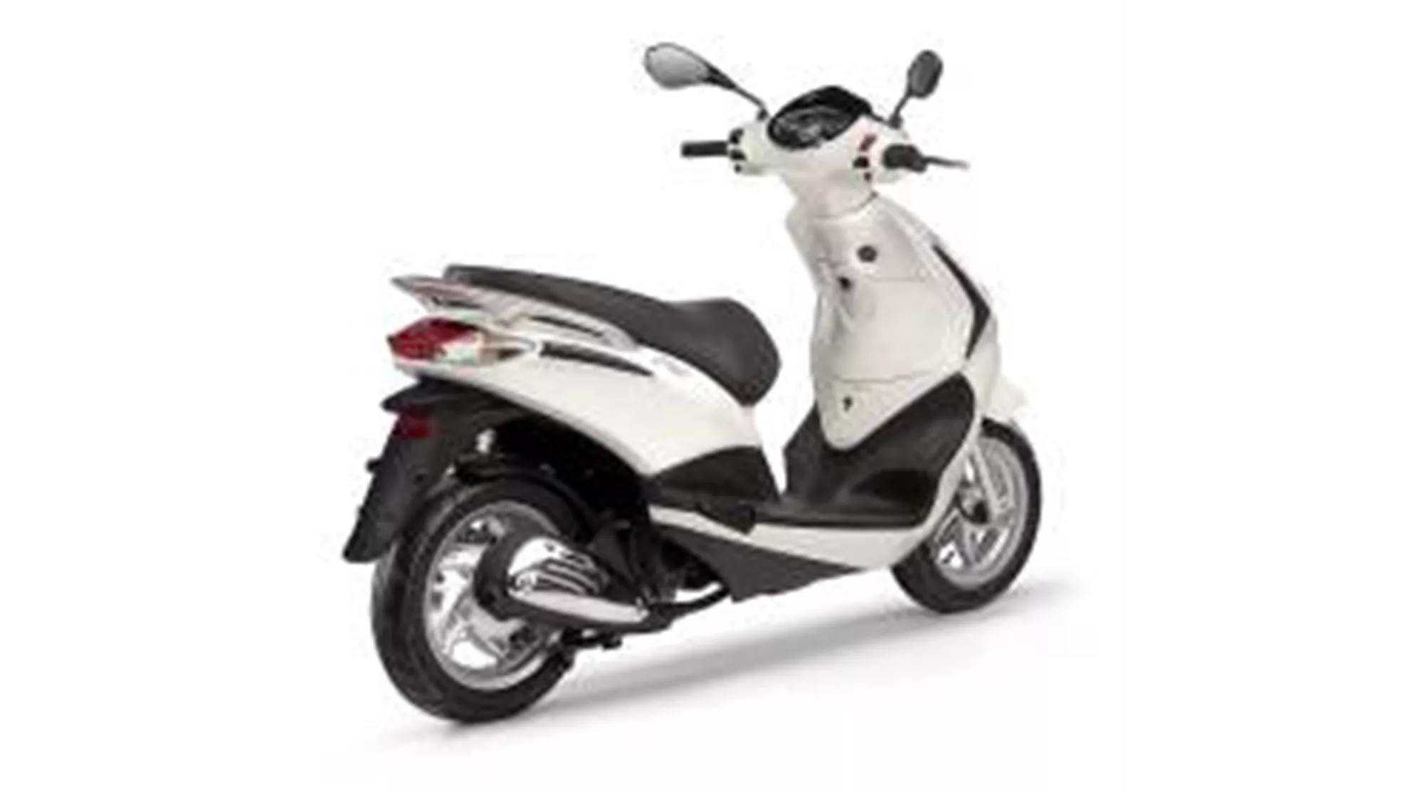 Piaggio New Fly 50 4T - Image 2 Piaggio New Fly 50 4T - Image 2