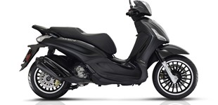 Piaggio Beverly 300 i.e. Police 2017 vs Piaggio Beverly 300 i.e. 2018
