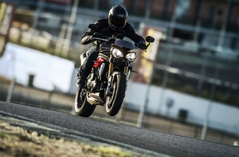 Triumph Speed Triple R 2017 - Bild 12 Triumph Speed Triple R 2017 - Bild 12