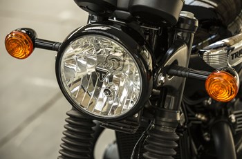 Triumph Bonneville T100 Black 2017 - Bild 19