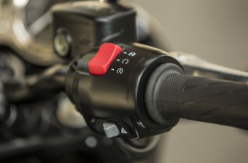 Triumph Bonneville T100 Black 2017 - Bild 28