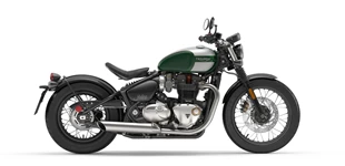 Triumph Bonneville Bobber 2017 vs Triumph Thunderbird 2015 Triumph Bonneville Bobber 2017 vs Triumph Thunderbird 2015