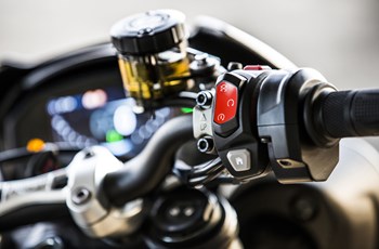 Triumph Street Triple 765 RS 2017 - Bild 11 Triumph Street Triple 765 RS 2017 - Bild 11