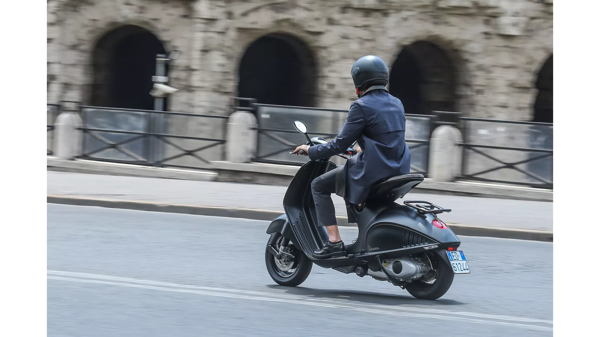 Vespa 946 125ie 3V EMPORIO ARMANI - Image 2 Vespa 946 125ie 3V EMPORIO ARMANI - Image 2