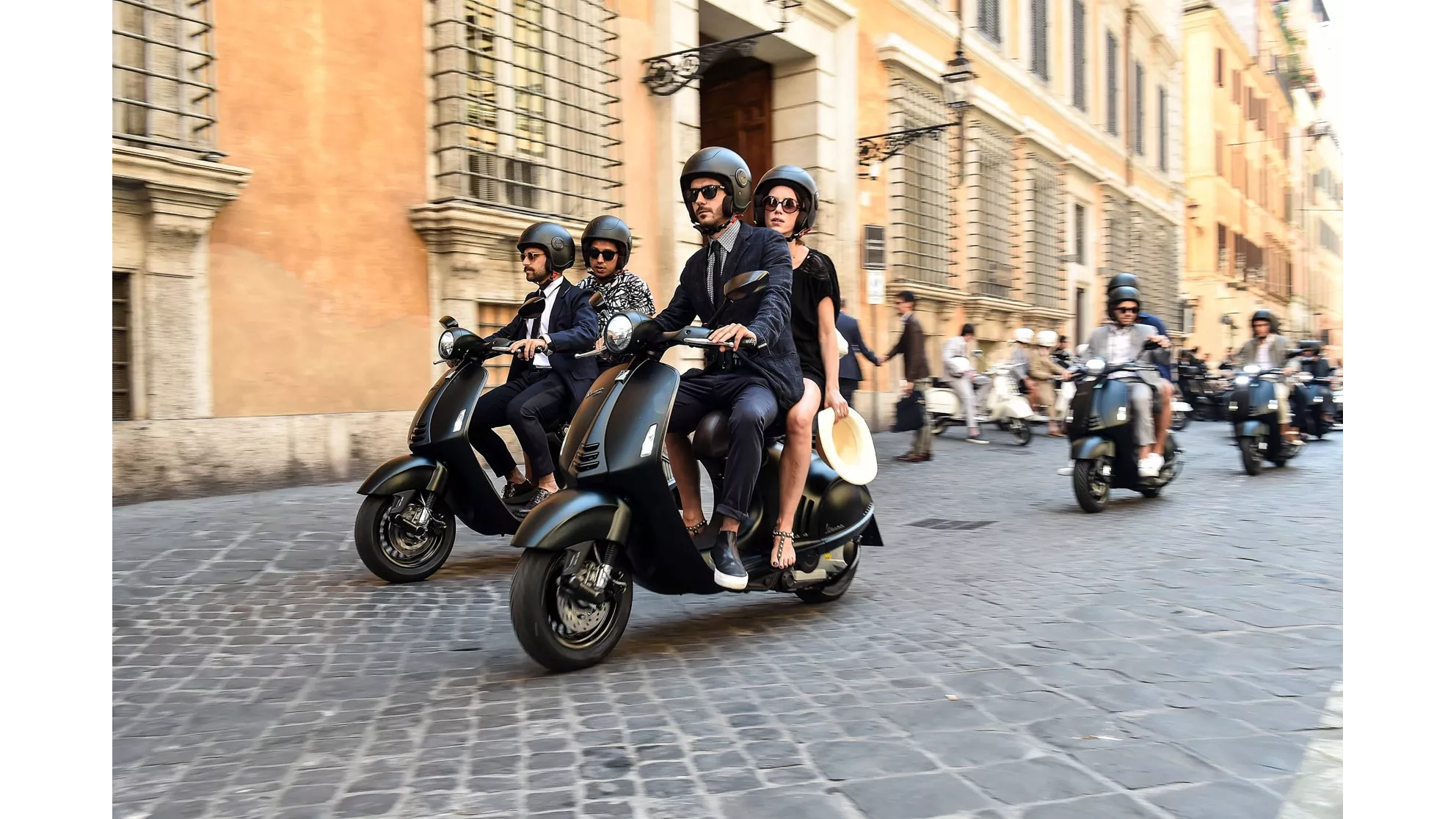 Vespa 946 125ie 3V EMPORIO ARMANI - Image 3 Vespa 946 125ie 3V EMPORIO ARMANI - Image 3