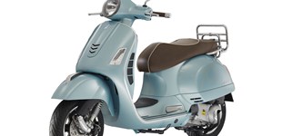 Honda PCX 125 2021 vs Vespa GTS 125 i.e. 70. Anniversary 2017