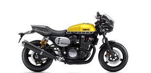 Yamaha XJR 1300 Racer 2017 vs KTM 1290 Super Duke R 2022