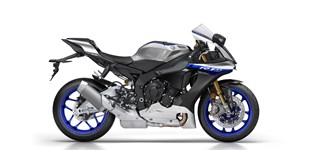 Yamaha R1 2023 vs Yamaha R1M 2017