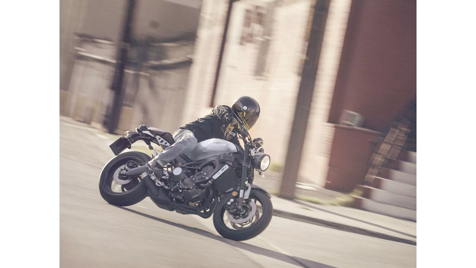 Yamaha XSR900 - Image 3 Yamaha XSR900 - Image 3
