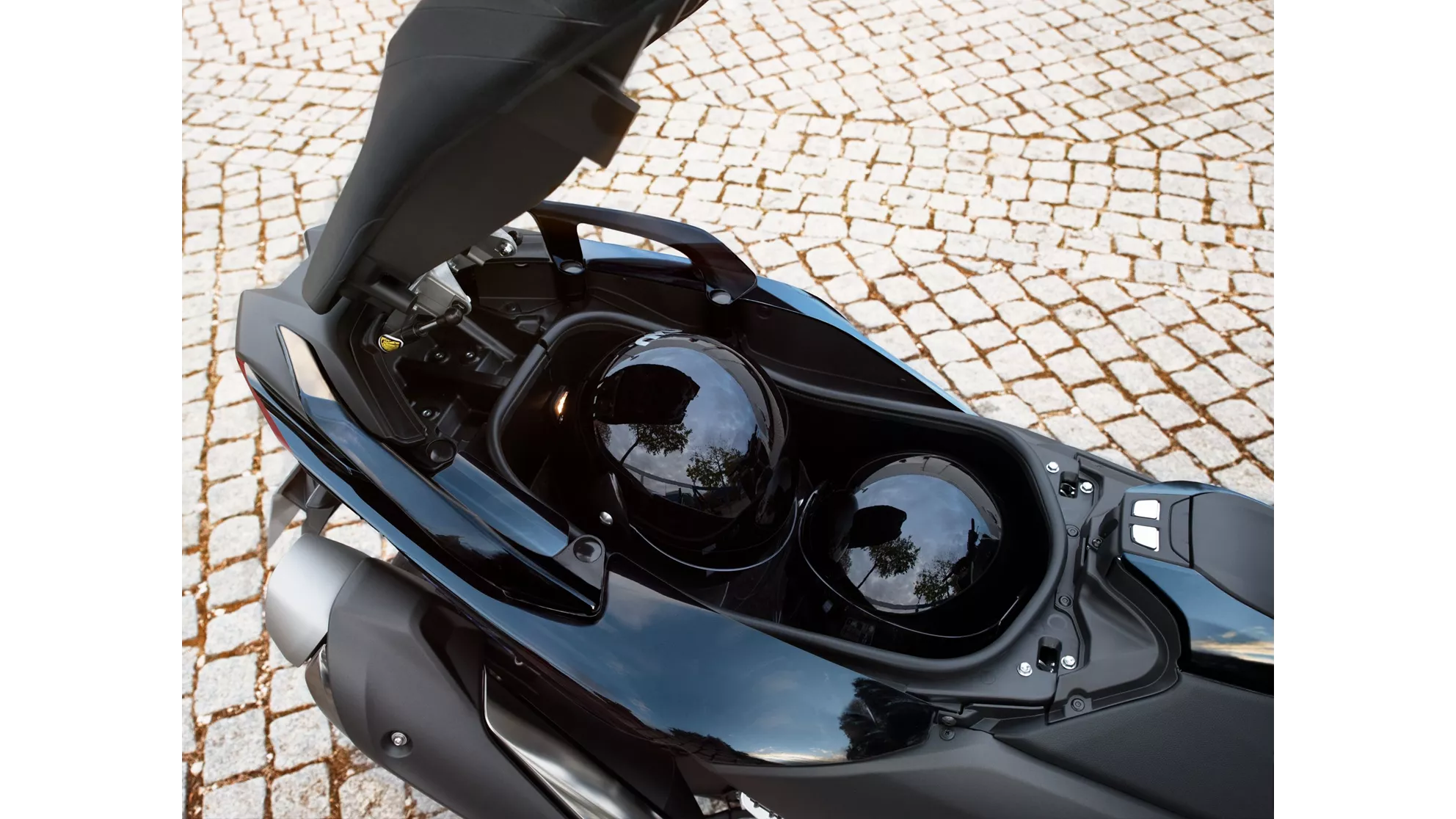 Yamaha TMAX - Image 14 Yamaha TMAX - Image 14