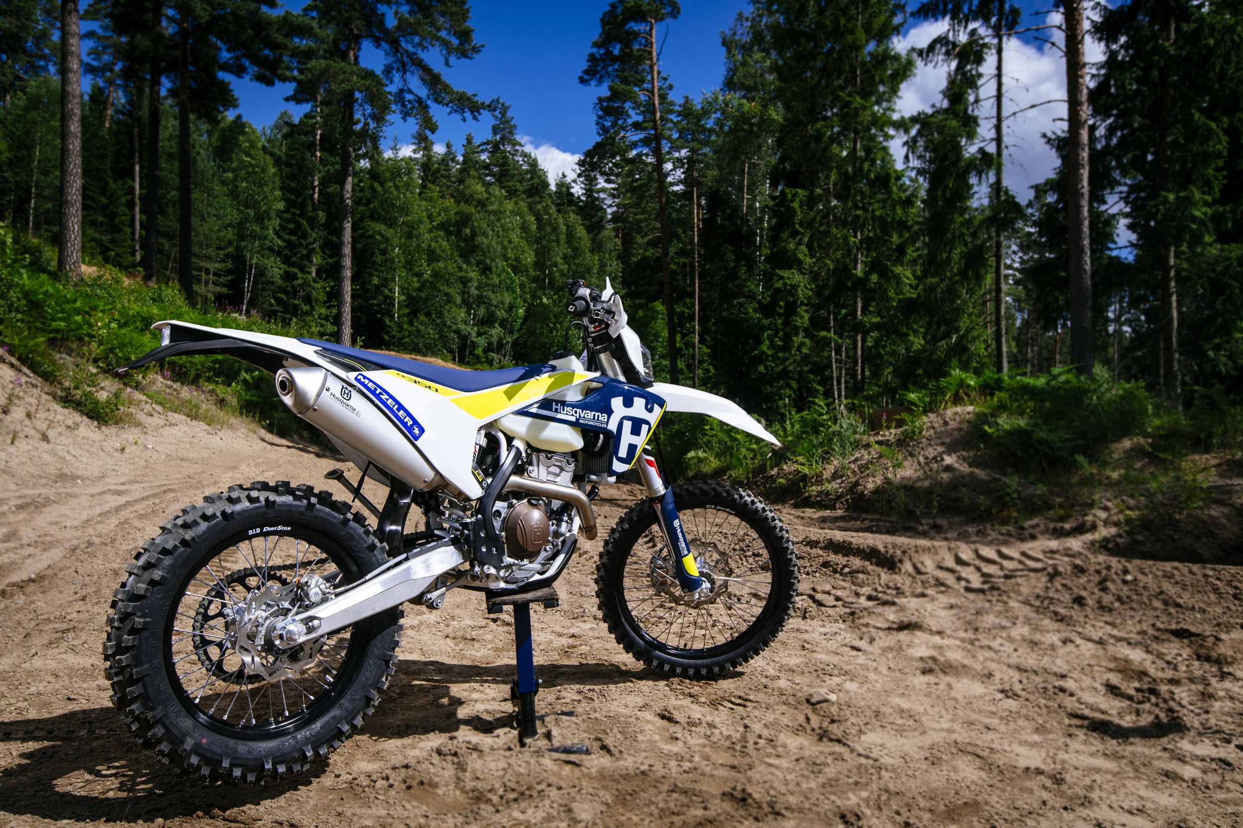 Husqvarna enduro. Эндуро 350. Эндурик 350. Хускварна эндуро. Хускварна туристический эндуро.