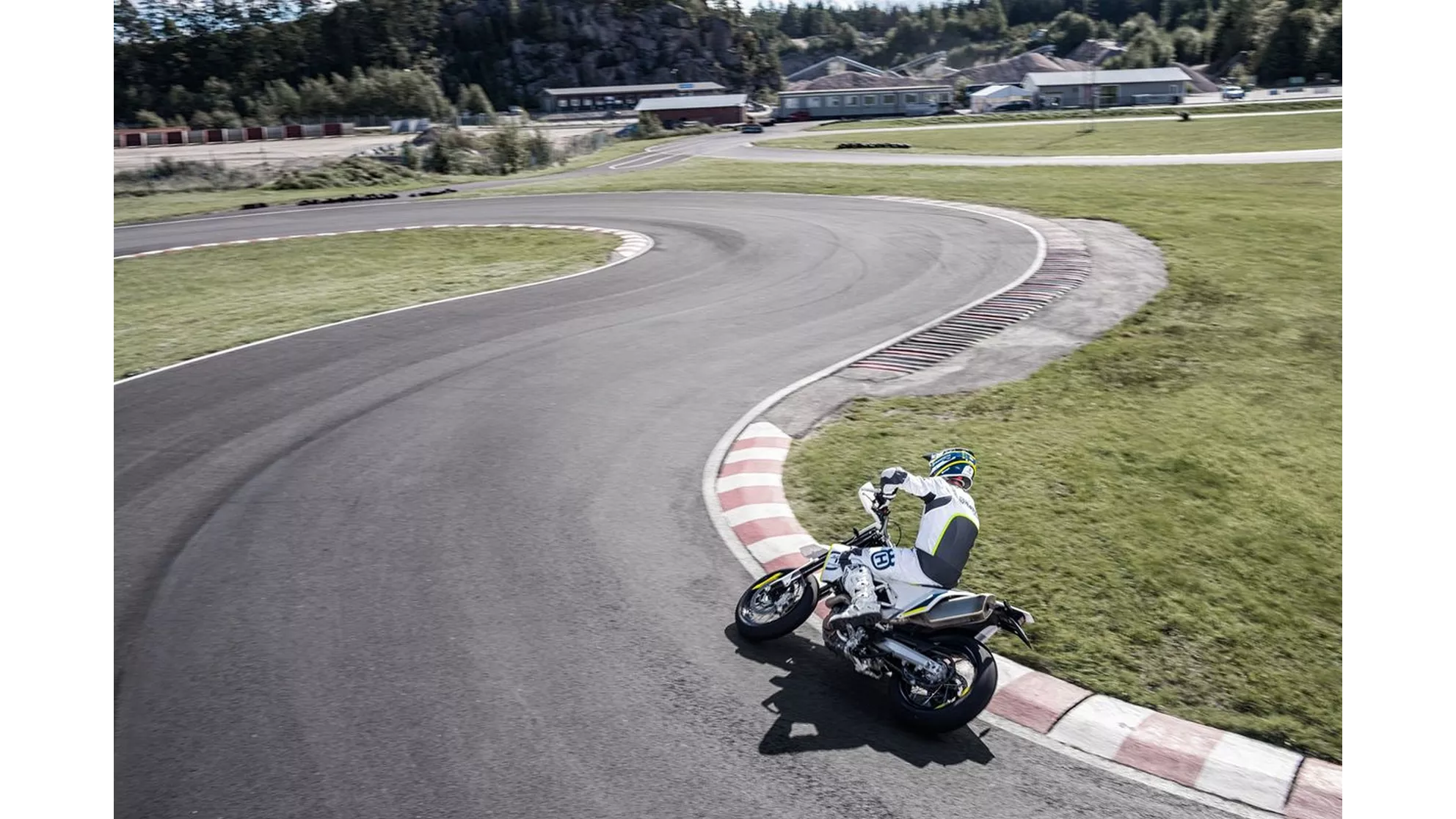 Husqvarna 701 Supermoto - Image 16 Husqvarna 701 Supermoto - Image 16