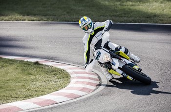Husqvarna 701 Supermoto 2017 - Bild 21 Husqvarna 701 Supermoto 2017 - Bild 21