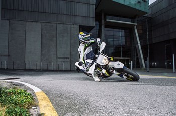 Husqvarna 701 Supermoto 2017 - Bild 29 Husqvarna 701 Supermoto 2017 - Bild 29