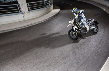 Husqvarna 701 Supermoto 2017 - Bild 31 Husqvarna 701 Supermoto 2017 - Bild 31