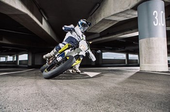 Husqvarna 701 Supermoto 2017 - Bild 34 Husqvarna 701 Supermoto 2017 - Bild 34