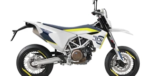 Husqvarna 701 Supermoto 2017 vs Aprilia RS 660 2023 Husqvarna 701 Supermoto 2017 vs Aprilia RS 660 2023