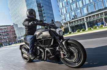 Ducati Diavel Carbon 2017 - Bild 2