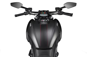 Ducati Diavel Carbon 2017 - Bild 8