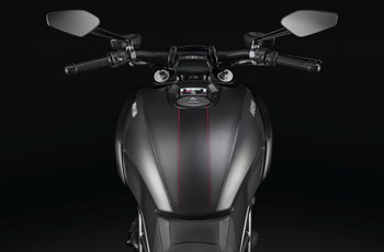 Ducati Diavel Carbon 2017 - Bild 11