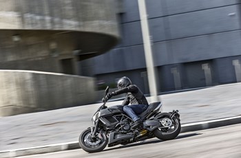 Ducati Diavel Carbon 2017 - Bild 23