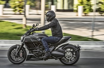 Ducati Diavel Carbon 2017 - Bild 25