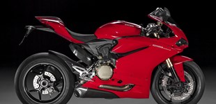 Ducati Streetfighter V2 2022 vs Ducati 1299 Panigale 2017