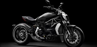 Ducati XDiavel 2017 vs BMW R 1250 R 2020
